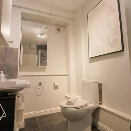 Large Clifton One Bed Flat And Parking Bristol