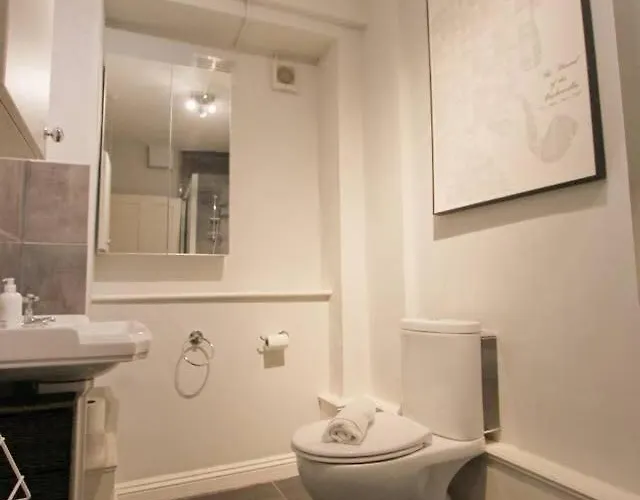 Large Clifton One Bed Flat And Parking Μπρίστολ