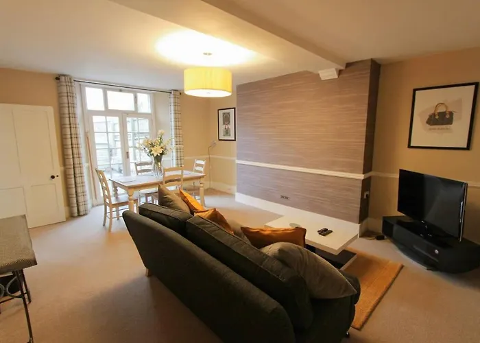 Large Clifton One Bed Flat And Parking