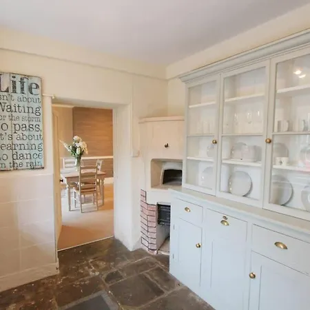 Large Clifton One Bed Flat And Parking Apartment Bristol