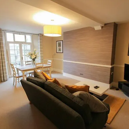 Large Clifton One Bed Flat And Parking