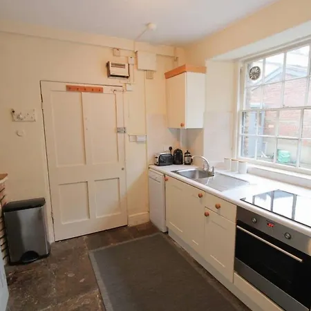 Large Clifton One Bed Flat And Parking Bristol
