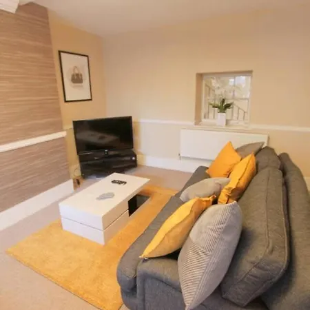 Large Clifton One Bed Flat And Parking Apartment