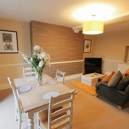 Apartman Large Clifton One Bed Flat And Parking *